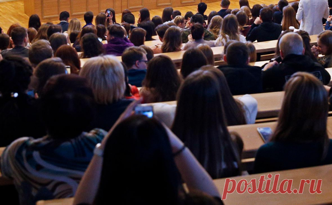 ФСБ нашла ущерб для безопасности в сотрудничестве преподавателей вузов. По информации ведомства, сотрудники университетов в четырех регионах поддерживали контакты с признанными нежелательными Oxford Russia Fund и The British Council. 15 сотрудникам объявили предостережения по уголовным статьям