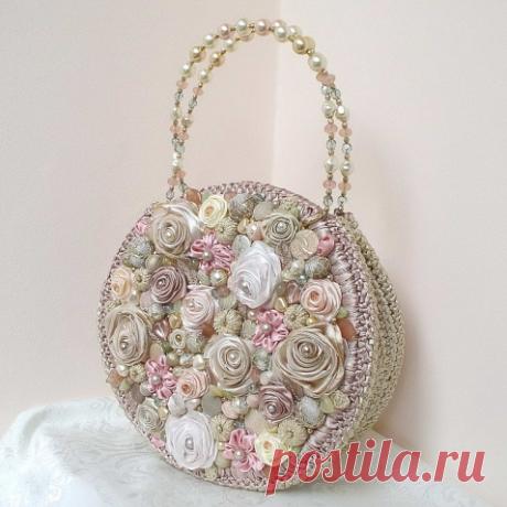 Вязаные сумочки из атласных лент