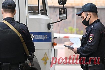 80-летний россиянин развратил маленькую девочку и попал под следствие. В Челябинской области задержали 80-летнего пенсионера за развращение 14-летней школьницы. Об этом в среду, 26 апреля, сообщает URA.RU. По данным издания, мужчина приставал к девочке и разделся на ее глазах. Сейчас решается вопрос о возбуждении дела по статье 135 («Развратные действия») УК РФ.