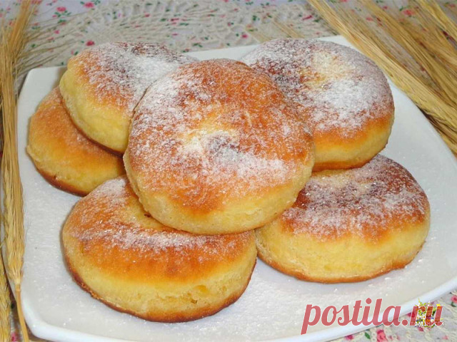Пышки на сметане. Готовятся пышки очень быстро! 

Сладенькие, пухленькие бездрожжевые пышечки, прямо как в детстве! Порадуйте и вы своих детишек этой замечательной выпечкой.


Ингредиенты: 
Мука пшеничная — 2-2,5 Стакана (сколько возьмет тесто) 
Сметана — 3 Ст. ложки 
Сахар — 3-4 Ст. ложек 
Яйцо куриное — 2 Штуки 
Разрыхлитель — 1 Чайная ложка 
Соль — Щепотка 
Масло растительное — 50 Миллилитров 
Количество порций: 12-15 


Яйца взбейте миксером или венчиком с сахаром и со...