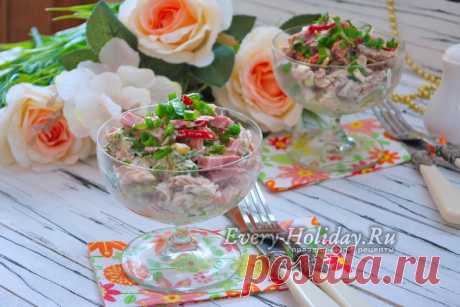 Салат "Дамский каприз" с языком и ветчиной, рецепт с фото