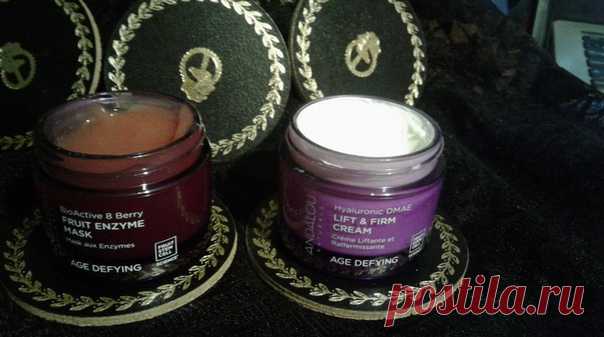 Фруктовая ферментная маска Andalou Naturals
https://iherb.co/3LzhGCKh
Чудный аромат, консистенция и состав, кожу чистит, подтягивает и отбеливает на отлично, пощипывает при нанесении (значит работают фруктовые кислоты) - моя возрастная кожа смешанного типа этой масочке очень благодарна. После смывания наношу питательный крем обязательно.

Лифтинговый крем с гиалуроновой кислотой и ДМАЭ Andalou Naturals
https://iherb.co/4dPJLzHy
Нежный, средней плотности, с волшебным ягодно...