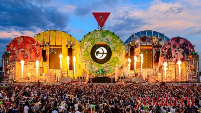 Фестиваль "Fruit Vibrations Open Air"
Музыкальный пикник с современной танцевальной культурой на исторически интересном месте.