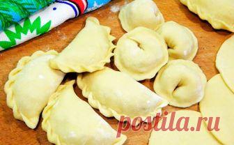 Как сделать простое тесто на вареники: 5 рецептов Как сделать простое тесто на вареники, при этом мягкое, послушное, быстрое и самое вкусное. Практические советы, как избежать разваривания. Варианты: с яйцами и без, на воде, кефире и сыворотке, вручную и в хлебопечке, простое и заварное.