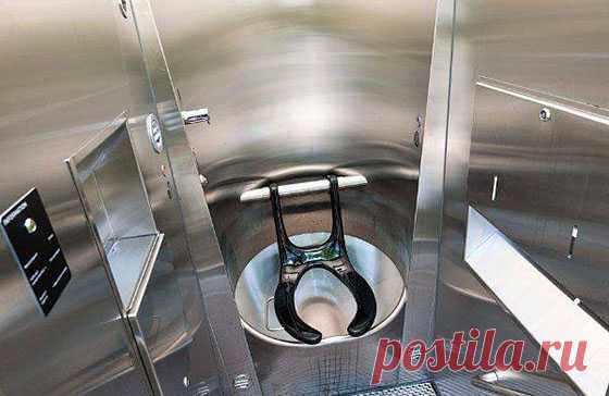 Кто не был в Европе, остерегайтесь! 
Кто не был в Европе, остерегайтесь туалетов, не по нашим мозгам они!!!В Штутгарте малая нужда однажды заставила зайти вечером в уличный общественный биотуалет. Одноместная кабинка, аккуратная, очень …