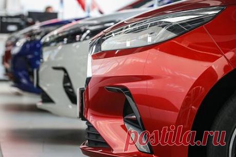В России спрогнозировали ценовые войны на авторынке. На российском авторынке могут начать «ценовые войны» автопроизводителей в случае сохранения ключевой ставки Центробанка на текущем уровне, рассказал генеральный директор дилерского холдинга «Автодом» Андрей Ольховский. Если регулятор оставит ее без изменения, то авторынок может столкнуться со стагнацией.