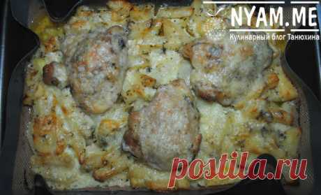 Курица запеченная с картошкой и сыром (рецепт с фото) | Nyam.Me
