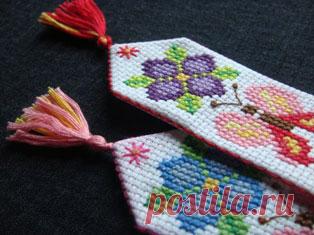 Как оформить вышитую закладку с уголками. Пошаговое описание работы с фотографиями. - Мастер-классы по кривулькам, закладкам, открыткам и т.п. - Журнал "Акуна матата": вышивка и схемы, сад, рассказы.