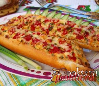Запечённый багет с колбасой и помидорами фото рецепт приготовления