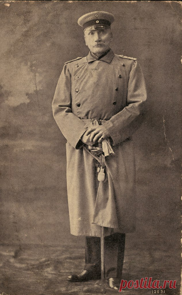 Идеальное преступление 
16 октября 1906 года к одной из немецких казарм подошел человек в униформе прусского капитана. Здесь он заявил, что ему нужны люди для выполнения особого секретного задания, и отобрал сержанта и четы…