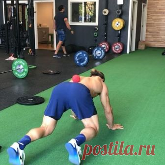💥Scap Structural Balance💥
.
📝Here is a a great approach to doing some focused scapular stability and endurance work. You can use this as an accompaniment to a upper body training session.
.
👍3-4 Sets
30sec Dip support
Quadruped Crawl with Ball Balanced on Back 7m For/Back
30sec Dip support (bottom of dip)
Crab Walk 15m
.
#StructuralBalance #functionalbodybuilding #lookgoodmovewell #honestycommitmentpersistence