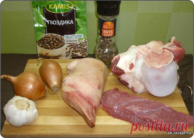 «Правильный» холодец из говядины
Холодец — это одно из исконно русских блюд. В северных и северо-западных регионах России холодец называют студнем. Иногда студнем принято называть блюдо, приготовленное на основе только говяжьего бульона, а холодцом — на основе свиного или свино-говяжьего бульона. Лучше всего для приготовления холодца подходят говяжьи или свиные ноги, лытки, уши и хвосты. Из свинины холодец получается […]
Читай дальше на сайте. Жми подробнее ➡