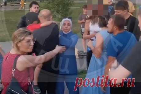 Бородатый мужчина и женщина в платке избили россиянку и назвали себя жертвами