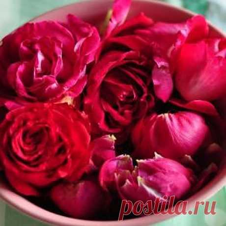 Варенье из лепестков роз - удивительный десерт.