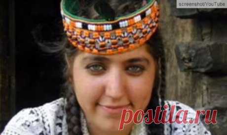 Aceşti oameni trăiesc până la 120 de ani, nasc la 65 de ani şi nu dezvoltă tumori - Află secretul lor Deşi sună incredibil, chiar există o populaţie a cărei membri trăiesc foarte mulţi ani, nasc copii la v&acirc;rste &icirc;naintate şi sunt extrem sănătoşi. Află şi tu din materialul de mai jos care este secretul acestor persoane.