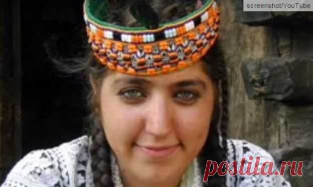Aceşti oameni trăiesc până la 120 de ani, nasc la 65 de ani şi nu dezvoltă tumori - Află secretul lor Deşi sună incredibil, chiar există o populaţie a cărei membri trăiesc foarte mulţi ani, nasc copii la vârste înaintate şi sunt extrem sănătoşi. Află şi tu din materialul de mai jos care este secretul acestor persoane.