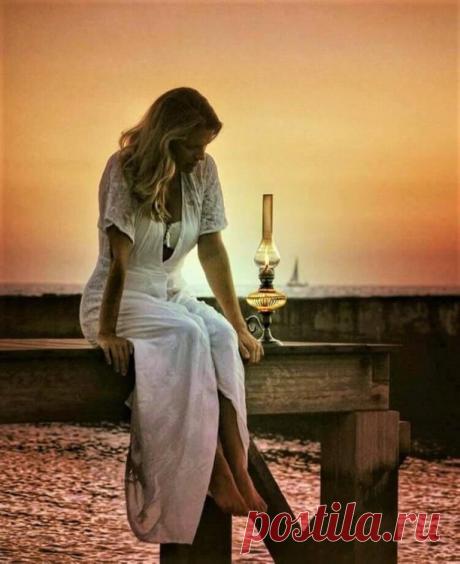 Ты точно знаешь, как лучше поступить твоему близкому человеку, но он слышать ничего не хочет и делает по-своему. В итоге у него что-то идет не так, и ты винишь себя. 

Вина за жизнь близкого человека – это не просто тяжелые мысли. Это огромная пробоина где-то в области сердца, через которую вытекает твоя жизненная энергия. Перекрыть ее можно только одним способом: осознав, что ты не можешь, как бы того ни хотелось, пройти путь другого человека. Даже если это твой взрослый ...