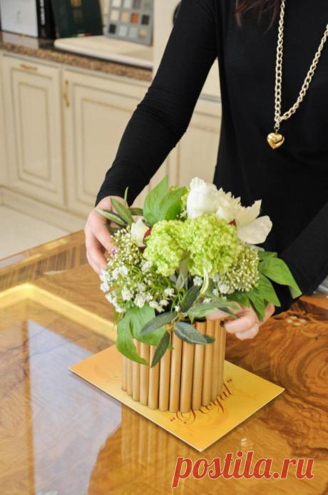 Кашпо из старых журналов