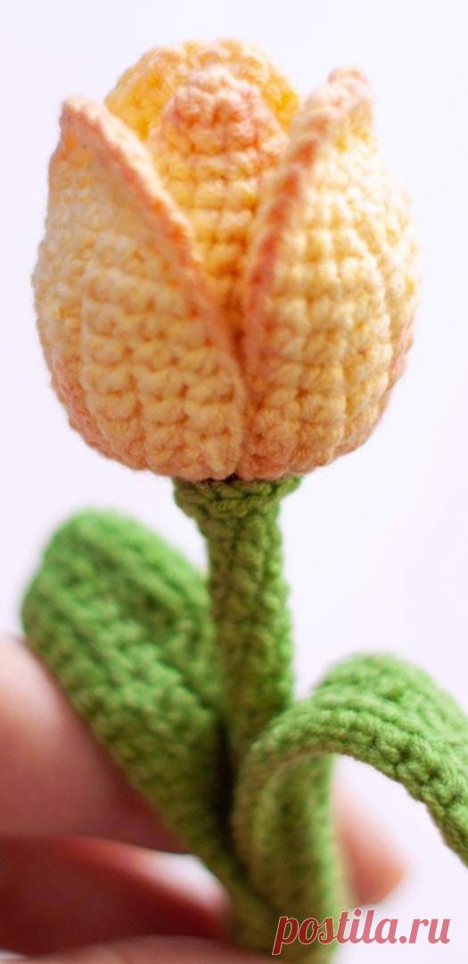 PDF Тюльпан крючком. FREE crochet pattern; Аmigurumi flower patterns. Амигуруми схемы и описания на русском. Вязаные игрушки и поделки своими руками #amimore - маленький тюльпан, цветок, цветочек, цветы, 8 марта.