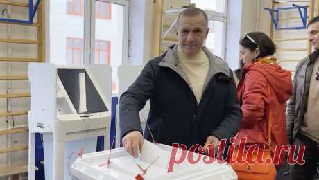 Члены правительства продолжают голосовать на выборах президента. Члены правительства России продолжают принимать участие в голосовании на выборах президента. Вице-премьер Юрий Трутнев посетил один из избирательных участков в Москве и отдал свой голос. Он отметил, что россияне, выбирая президента, ...
