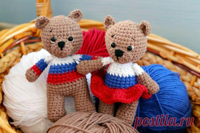 PDF Родные Мишки крючком. FREE crochet pattern; Аmigurumi toy patterns. Амигуруми схемы и описания на русском. Вязаные игрушки и поделки своими руками #amimore - медведь, маленький медвежонок, мишка из обычной пряжи.