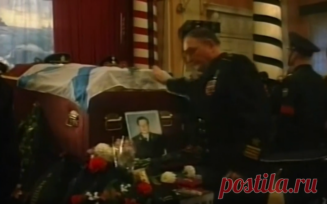 25 лет аварии на подлодке «Курск». Видео. 12 августа 2000 года произошло два взрыва на подлодке «Курск», позже стало известно, что все 118 моряков погибли. Причиной следствие назвало неисправность одной из торпед. История трагедии — в материале РБК