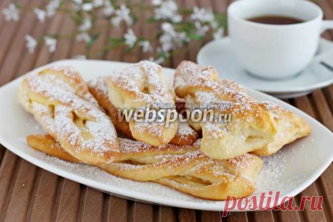 Слойки с яблоками из творожного теста