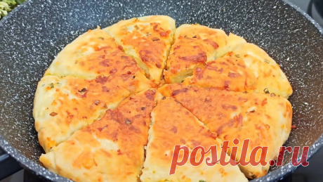 Сырные треугольники на сковороде | Вкусная история Пульс Mail.ru Рецепт: Йогурт натуральный без добавок - 150 гр. Разрыхлитель - 1 ч.л. Соль - 1\2 ч.л. Яйцо - 1 шт. Зеленый лук - небольшой пучок Сыр полутвердый - 50 гр. Мука - 200гр. +- Растительное масло для жарки