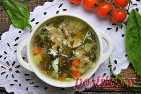 Суп из ревеня и щавеля Суп из ревеня и щавеля - это вкусное и сытное блюдо с приятной кислинкой. Взбитое яйцо придаёт супу нежную текстуру, а куриный бульон делает его насыщенным. Это идеальный вариант для обеда в сезон щавеля и ревеня.