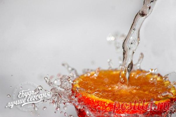 О кислотно-щелочном балансе.
Как поддерживать своё здоровье?

О кислотно-щелочном балансе написано уже много и все к нему стремятся. Но это не мешает многим людям думать, что все кислые продукты имеют кислотную среду. Это не так, и стоит навсегда запомнить , что лимоны, квашеная капуста, клюква и многие другие кислые продукты не закисляют, а наоборот, защелачивают организм.
Показать полностью…