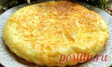 Вкуснее, чем хачапури. Пирог на творожном тесте с сыром: простой рецепт Ни для кого не секрет, что хачапури считается исконно грузинским блюдом. Это замечательное сочетание пресного теста и соленого сыра с яйцом. Изначально хачапури готовили на северо-западе Грузии, начиная со средних веков эта лепешка стала достоянием страны. Сейчас блюдо готовят по всему миру. Однако оно не всегда получается правильно при готовке в домашних условиях. Видимо, для […]