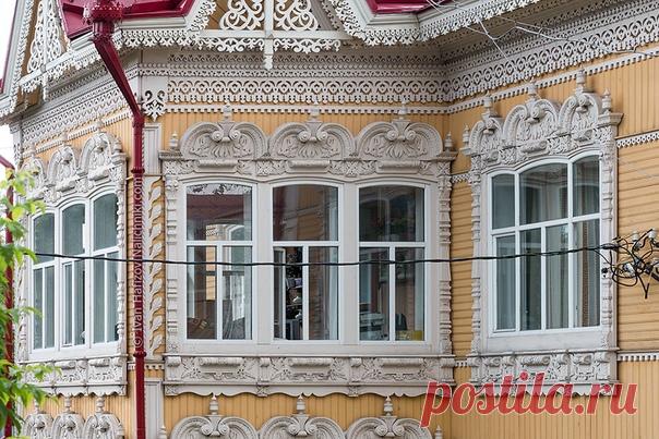 Предвкушать чудесное.

…когда безо всякой причины, не имея никаких прогнозов и шансов объяснить это кому-то, ты улыбаешься, потому что непостижимым образом твёрдо знаешь, что всё идёт правильно и впереди тебя ждёт только хорошее…

PS На фото — Томск.
#ВПоискахНаличников #Ниднябезстрочки #Томск #ДомоваяРезьба #nalichniki #наличники #деревянноезодчество