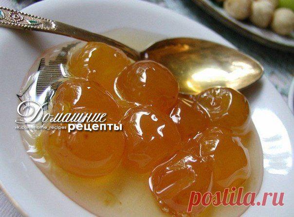 Варенье из белой черешни с грецкими орехами.