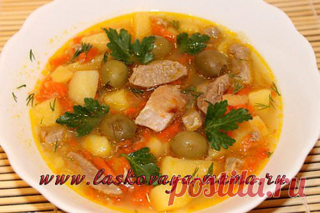 Тушеная свинина с овощами и оливками в мультиварке