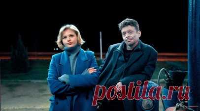 Философское драмеди о важности примирения: в кино выходит фильм «Танцуй, Селёдка!». 18 января на большие экраны выходит драматическая российская комедия «Танцуй, Селёдка!» режиссёра Александры Лупашко. Роли в ней исполнили Александра Бортич, Павел Майков, Данил Стеклов, Ольга Лапшина, Анна Михалкова, Александра Бабаскина и другие. Сюжет вращается вокруг Жанны, которая приехала в город детства, чтобы похоронить отца, с которым она не общалась 20 лет. Девушка вдруг начинает видеть призрак папы,…