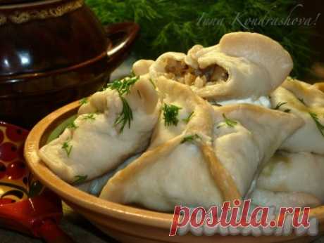 Кундюмы Кундюмы.
Кундюмы - старинное блюдо русской кухни. Очень похожее на вареники или пельмени с грибной начинкой, но отличается от них способом приготовления. Кундюмы сначала запекаются, а потом томятся …