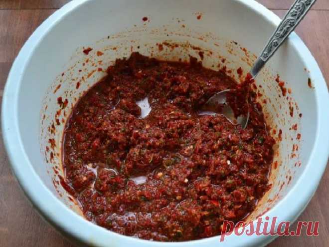 Аджика на зиму — рецепты самой вкусной домашней аджики Всем привет! Совсем недавно пробовал очень вкусную аджику. Угощали меня друзья и всё утверждали, что это они сделали сами. Долго