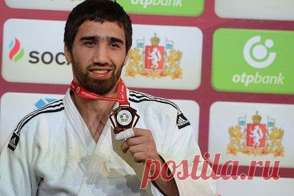 Олимпийского чемпиона из России отстранили из-за картинки в соцсетях. Федерация дзюдо России отстранила олимпийского чемпиона 2016 года Хасана Халмурзаева. Причиной стало нарушение 30-летним спортсменом внутренних правил и положений федерации, которые не позволяют публично высказывать какие-либо религиозные или политические взгляды. Отстранение является временной мерой.