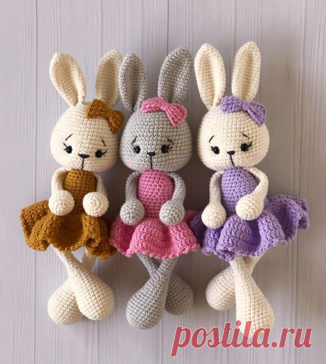 PDF Зайчата крючком. FREE crochet pattern; Аmigurumi animal patterns. Амигуруми схемы и описания на русском. Вязаные игрушки и поделки своими руками #amimore - большой заяц, зайчик, кролик в платье, зайчонок, зайка в юбочке, крольчонок.