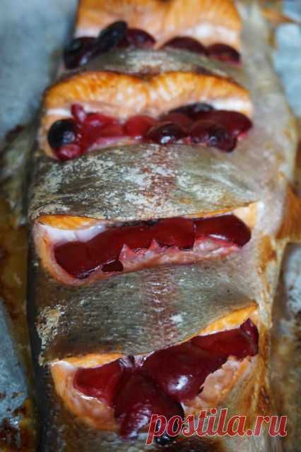 Форель с вишней