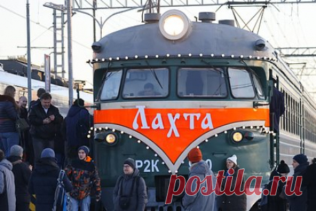 Двоих российских подростков отдадут под суд за теракт по указанию с Украины. В Санкт-Петербурге завершено расследование уголовного дела о теракте путем поджога релейного шкафа на железнодорожной станции Лахта, в котором обвиняются двое подростков. Материалы переданы в суд для рассмотрения по существу. Обвинение по статье 205 УК РФ («Террористический акт») предъявлено двоим несовершеннолетним.