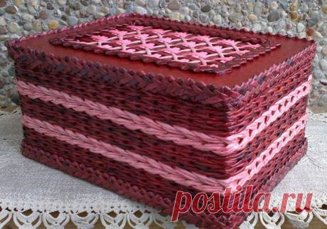 Плетение из газет. Мастер-класс на крышку с цветным узором из трубочек.