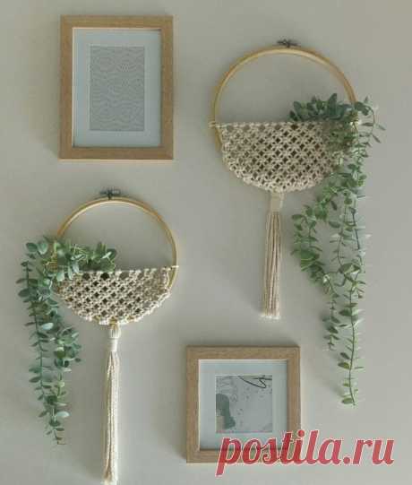 Пин содержит это изображение: Planters made from old barn wood for a rustic charm.
