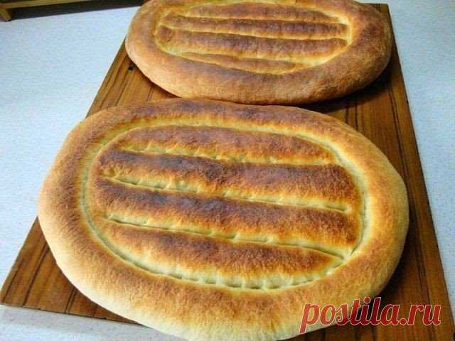 АРМЯНСКИЙ ХЛЕБ МАТНАКАШ
Очень вкусный домашний хлеб! Хорош и к супу, и к чаю. Рекомендую!
Сметана 2 ст.л
Вода 400 мл
Сухие дрожжи 7 г
Пшеничная мука 550 г
Соль 12 г
Сахар 20 г
Растительное масло 60 мл
Муку я использую Макфу. Вы смотрите по своей муке, возможно, ее понадобится больше.
Подогреваем 100 мл воды, добавляем сметану, сахар и дрожжи, все хорошо размешиваем. Дрожжи всыпайте потихоньку, чтобы не встали колом.
Накрываем мисочку и ставим в теплое место минут на 15. Как опара начнет осе