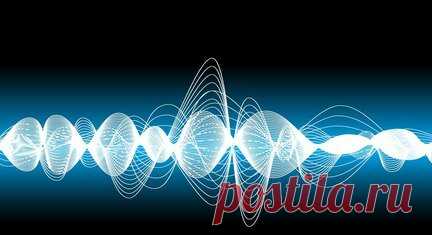 Есть ли верхний предел у электромагнитного спектра На одном конце электромагнитного спектра находятся радиоволны, а на другом — гамма-излучение. Но существует ли верхний предел длины волны? Что это тогда за волны? Самое мощное излучение генерируется огромными астрофизическими объектами, но до нас доходят сильно ослабленные фотоны. Ученые пока не знают, насколько мощными может быть природное излучение — на этот вопрос только предстоит ответить.