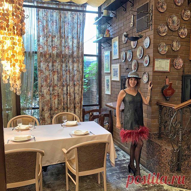 Ужин в очень уютном ресте. #🍽 #новаярига #ресторан ; dress by @ekkur_atelier #оченьвкусно
