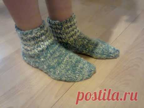 Носки вязаные на двух спицах.  Knitted socks on two needles.