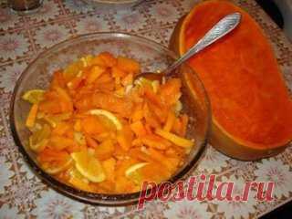 10 ВАРИАНТОВ ПРИГОТОВЛЕНИЯ ВКУСНОЙ ТЫКВЫ!
Рецепт 1. Тыква пареная.
Нарежьте очищенную тыкву на кубики.
В глубокую кастрюлю налейте 1 см. воды и плотно уложите тыкву. Внимание,
 вода не должна тыкву покрывать.
Посыпьте тыкву сверху сахаром, накройте кастрюльку крышкой и парьте 
тыкву до мягкости (20 - 25 минут)
Такую тыкву можно есть как в горячем, так и в холодном виде. 
Кстати, тыкву можно было и не очищать от кожицы, просто помыть и 
нарезать, а кожицу снимать уже во время еды, с пареной тыкв