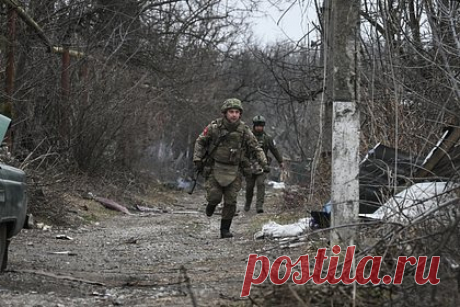Названы сроки полного разминирования Авдеевки. Советник главы ДНР Дениса Пушилина Ян Гагин назвал сроки полного разминирования Авдеевки. По его словам, солдаты Вооруженных сил Украины (ВСУ), отступая из Авдеевки, минировали и разрушали жилые дома. Он отметил, что на разминирование всей территории города потребуется несколько месяцев.