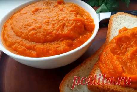 Икра кабачковая очень вкусная! (без майонеза)
Вкус детства! 
Ингредиенты:
3 кг очищенных кабачков, 
2 кг помидор 
По 1 кг луки и моркови 
Кабачки и лук режем произвольно,морковь на терке(я на комбайне,быстро и удобно 
А вот помидорки я ошпариваю кипятком и снимаю кожицу, ну не люблю я "спиральки" из томатной кожицы в икре. 
Помидоры не жарим,а превращаем в пюре с помощью блендера(или кух.комбайна) 
А вот лук ,кабачки и морковь обжариваем до мягкости (прозрачности) 
После и...